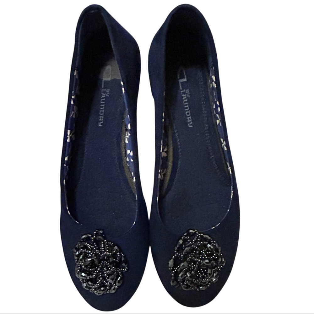 CL by LAUNDRY Navy Round Toe Embellished Flat Women’s Size 7.5W